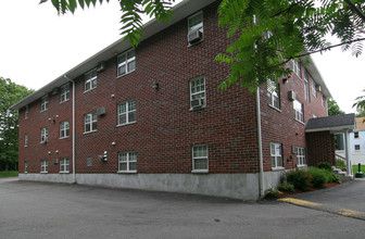 Arlington Arms Apartments in Nashua, NH - Building Photo - Building Photo