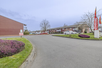 DeMark Apartments in Tacoma, WA - Building Photo - Primary Photo