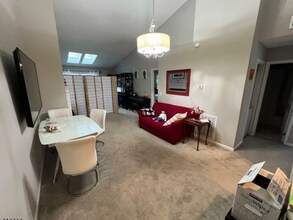 20 Smithfield Ct in Basking Ridge, NJ - Foto de edificio - Building Photo