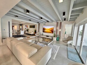 1380 Stillwater Dr in Miami Beach, FL - Building Photo - Building Photo