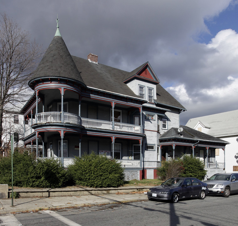 115-117 Illinois St in Central Falls, RI - Foto de edificio