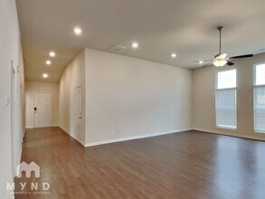803 Golden Bell Wy in Villa Rica, GA - Building Photo - Building Photo
