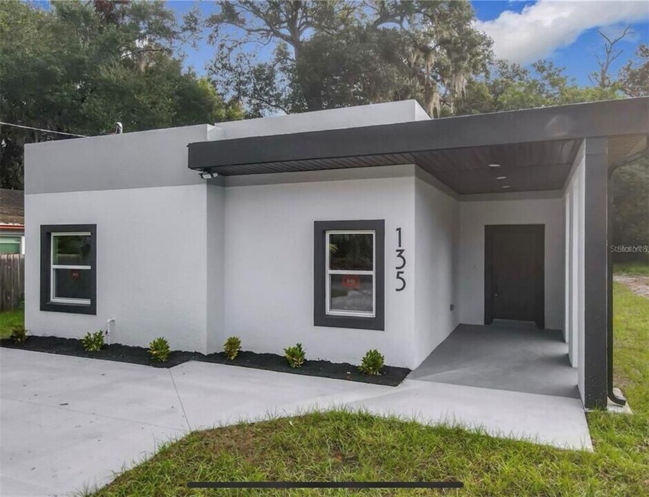 135 S Chandler Ave in DeLand, FL - Building Photo