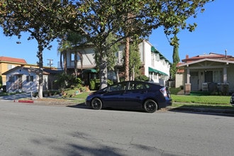 915 Orange Grove Ave in Glendale, CA - Foto de edificio - Building Photo