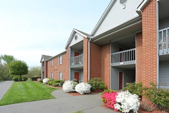 Kingsfield Luxury Apartments in New Albany, IN - Building Photo - Building Photo