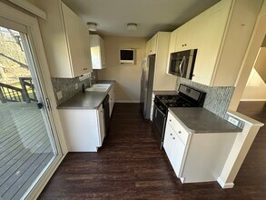 4447 Timberdale Dr in Stow, OH - Foto de edificio - Building Photo