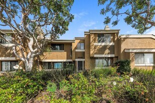 3 Summerwalk Ct in Newport Beach, CA - Building Photo
