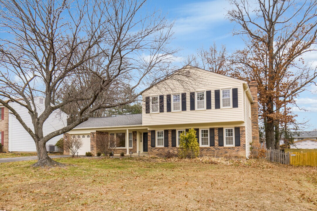 15 Butternut Way in Sterling, VA - Building Photo