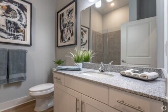 1206 Wilson Rd in Conroe, TX - Foto de edificio - Building Photo