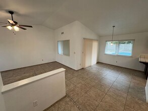 1195 Santa Cruz Ave in Tulare, CA - Foto de edificio - Building Photo