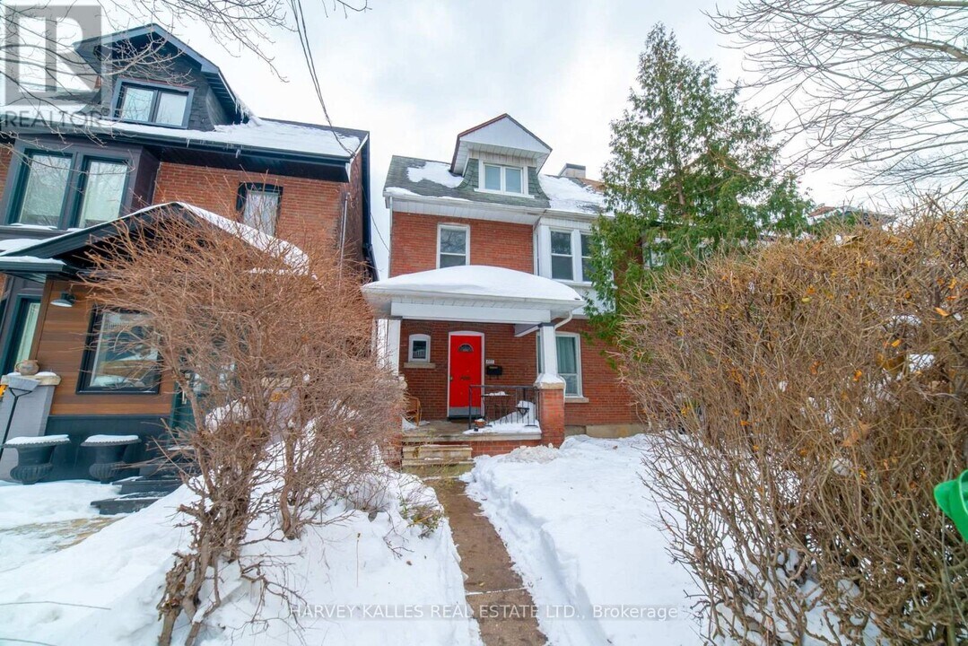 885 Davenport Rd in Toronto, ON - Building Photo