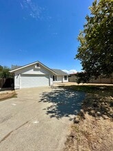 3228 Lyndsey Ln in Anderson, CA - Building Photo - Building Photo