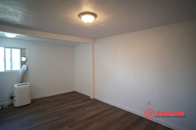 2204 Oregon St in Bakersfield, CA - Building Photo - Building Photo