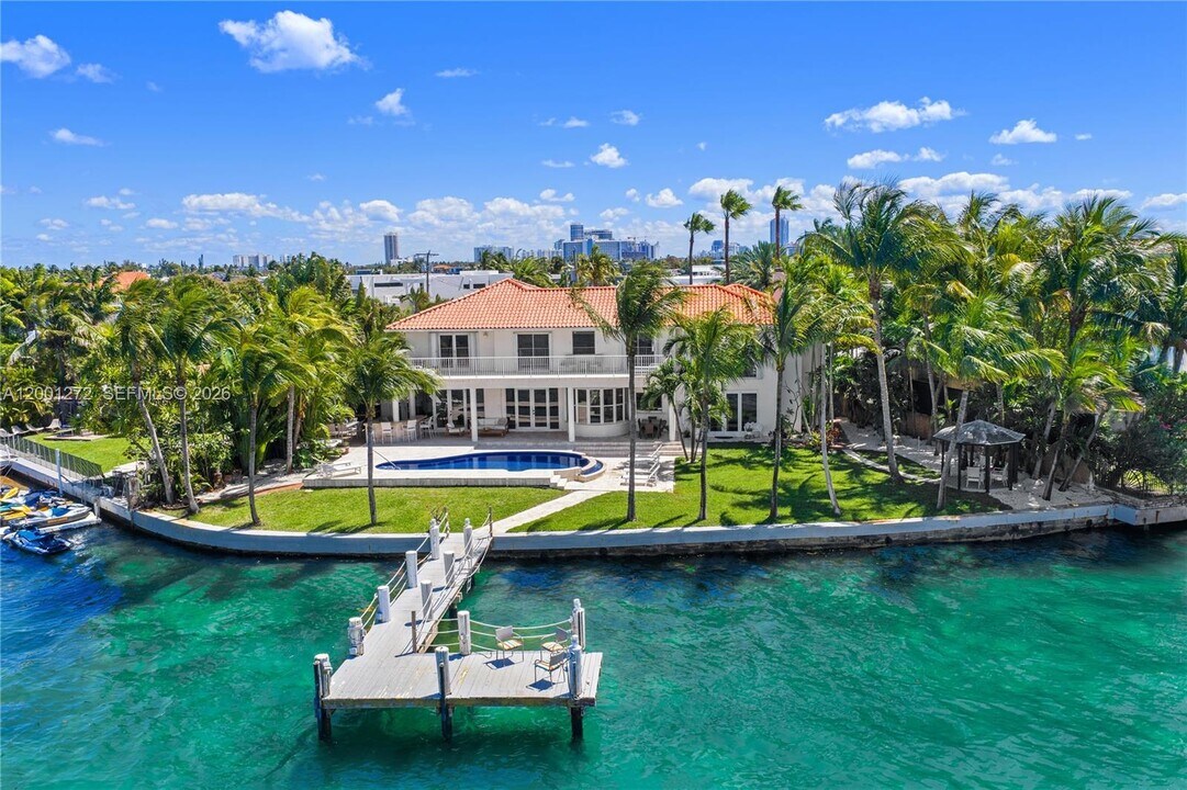 1575 Stillwater Dr in Miami Beach, FL - Building Photo