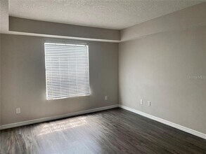 2323 McCoy Rd in Belle Isle, FL - Foto de edificio - Building Photo