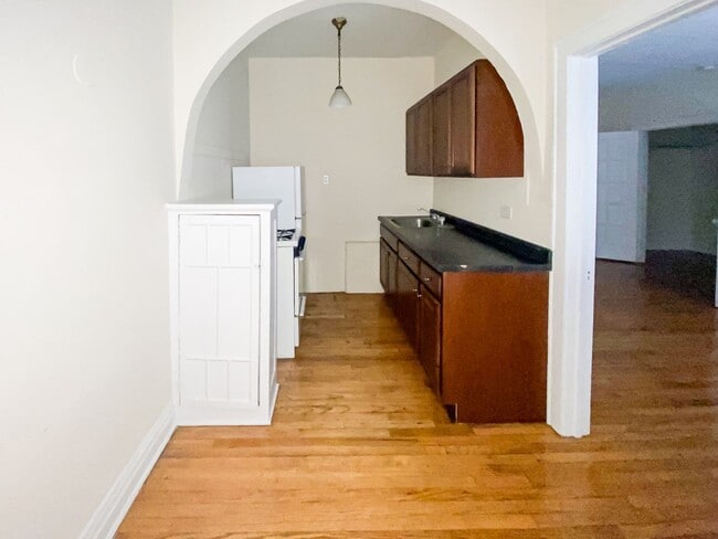 435 W Surf St, Unit 432-109 in Chicago, IL - Building Photo - Building Photo