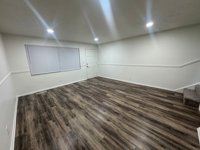 459 N 400 E, Unit 8B in Bountiful, UT - Foto de edificio - Building Photo