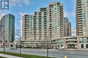 509 Beecroft Rd in Toronto, ON - Building Photo