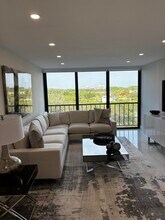7847 Lakeside Blvd in Boca Raton, FL - Foto de edificio - Building Photo