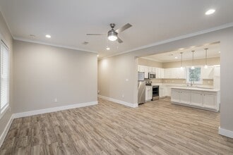 9330 Crestview Dr in Houston, TX - Building Photo - Building Photo