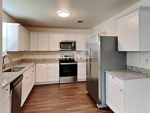 8307 River Bluffs Dr in Arlington, TX - Foto de edificio - Building Photo