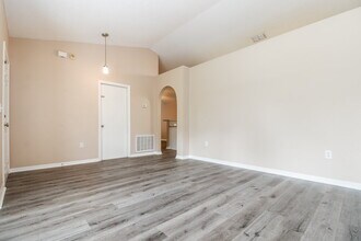 14017 Tudor St in Spring Hill, FL - Building Photo - Building Photo