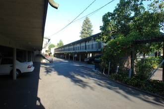 Mendocino Manor in Santa Rosa, CA - Building Photo - Building Photo