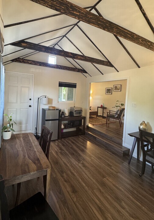 1623 Campus Rd, Unit B - Fully Furnished in Los Angeles, CA - Building Photo