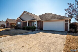 5002 Blakemore Dr SE in Owens Cross Roads, AL - Building Photo