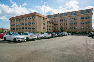 185 W Park Ave in Long Beach, NY - Foto de edificio - Building Photo