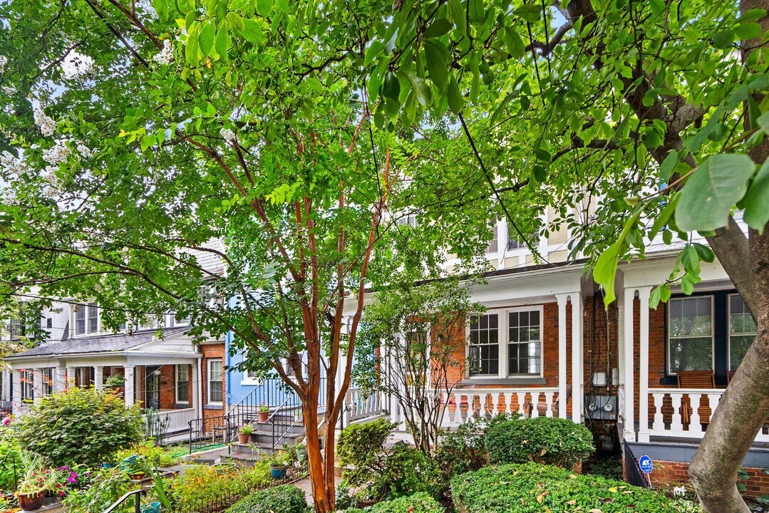 2432 Tunlaw Rd NW in Washington, DC - Building Photo