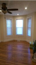 108 Hyde Park Ave, Unit 1 in Boston, MA - Foto de edificio - Building Photo
