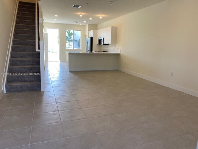 10250 NW 66th St in Doral, FL - Building Photo - Building Photo
