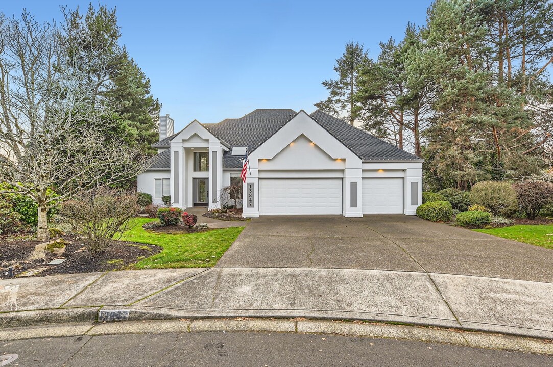 13847 SW Carolina Ct in Tigard, OR - Building Photo