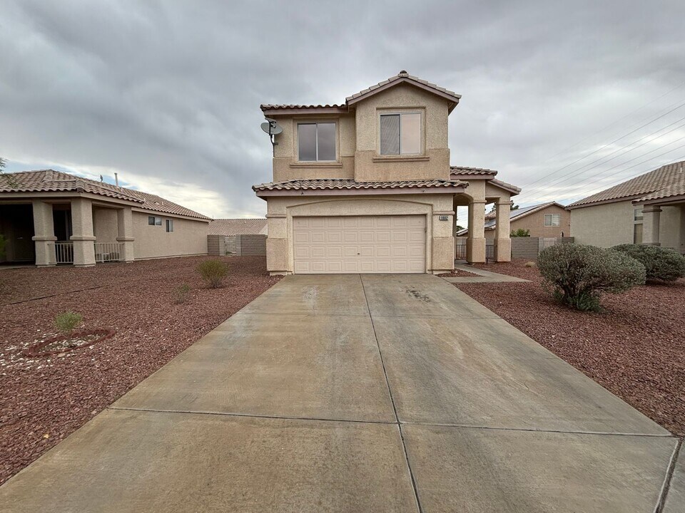 1002 Misty Rose Ave in Henderson, NV - Building Photo