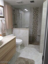 600 Neapolitan Way in Naples, FL - Building Photo - Building Photo