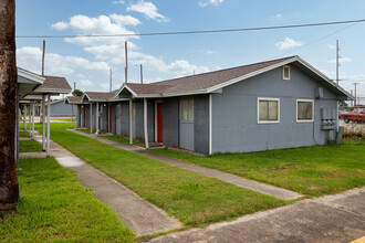 Bella Vista Apartments in Corpus Christi, TX - Building Photo - Building Photo