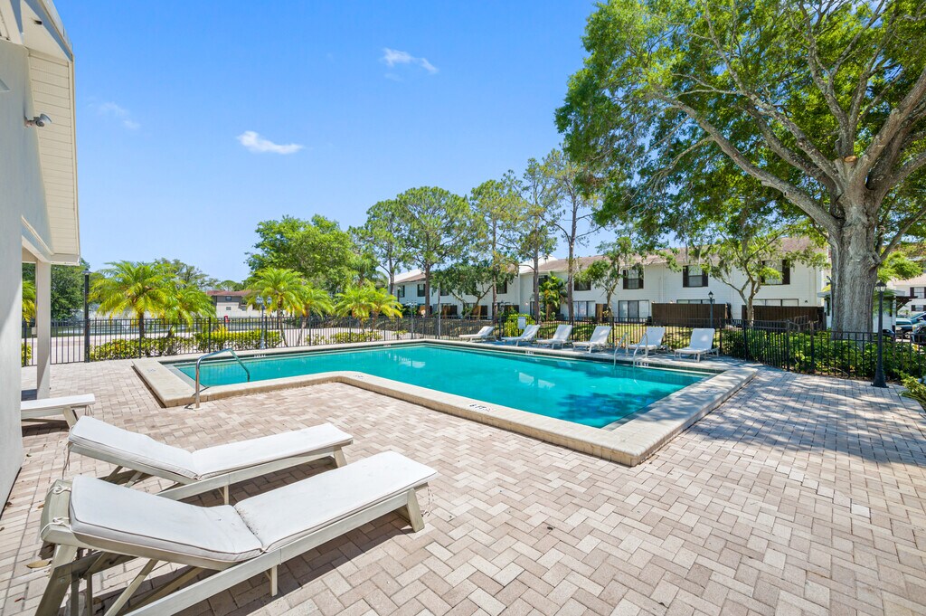 Armature Gate Townhomes Tampa, FL Apartments