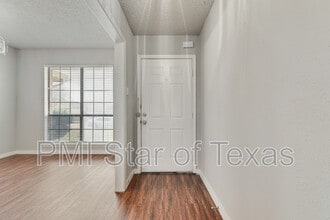 13214 Fall Manor Dr in Dallas, TX - Building Photo - Building Photo