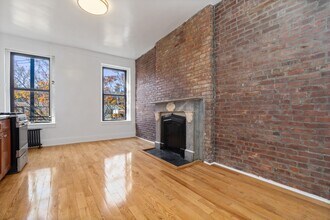 300 W 10th St in New York, NY - Building Photo - Building Photo