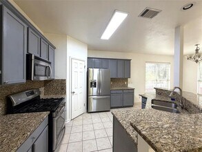 1523 Bradbury Ln in Austin, TX - Building Photo - Building Photo