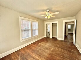 1711 W Main St in Houston, TX - Building Photo