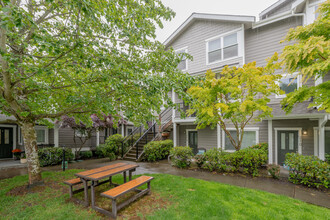 Seward Park Townhomes in Seattle, WA - Foto de edificio - Building Photo