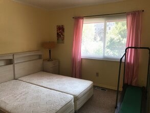 129 Baywood Ave, Unit 2D4 in Pittsburgh, PA - Building Photo - Building Photo