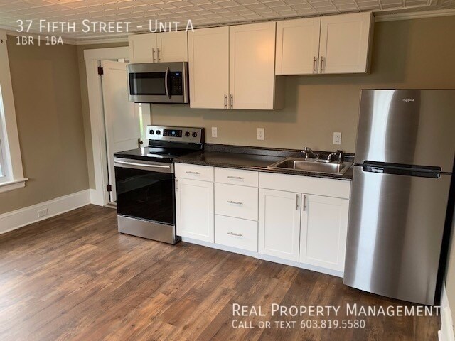 37 5th St in Dover, NH - Building Photo