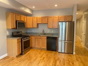 1618 Isherwood St NE, Unit 1 in Washington, DC - Foto de edificio - Building Photo
