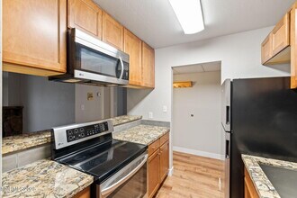 2955 Lakeside Dr in Reno, NV - Building Photo - Building Photo