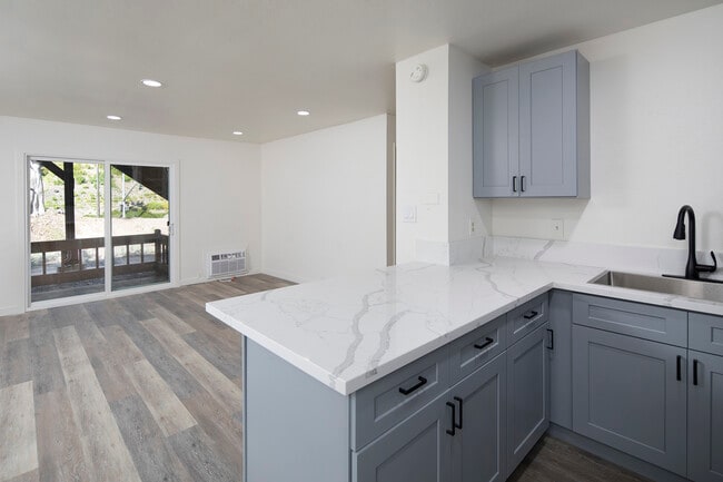 6386 Rancho Mission Rd in San Diego, CA - Building Photo - Building Photo