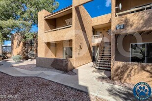 2625 E Indian School Rd in Phoenix, AZ - Building Photo