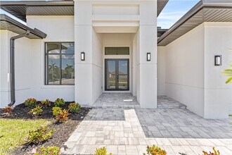 129 NW 27th Pl in Cape Coral, FL - Foto de edificio - Building Photo